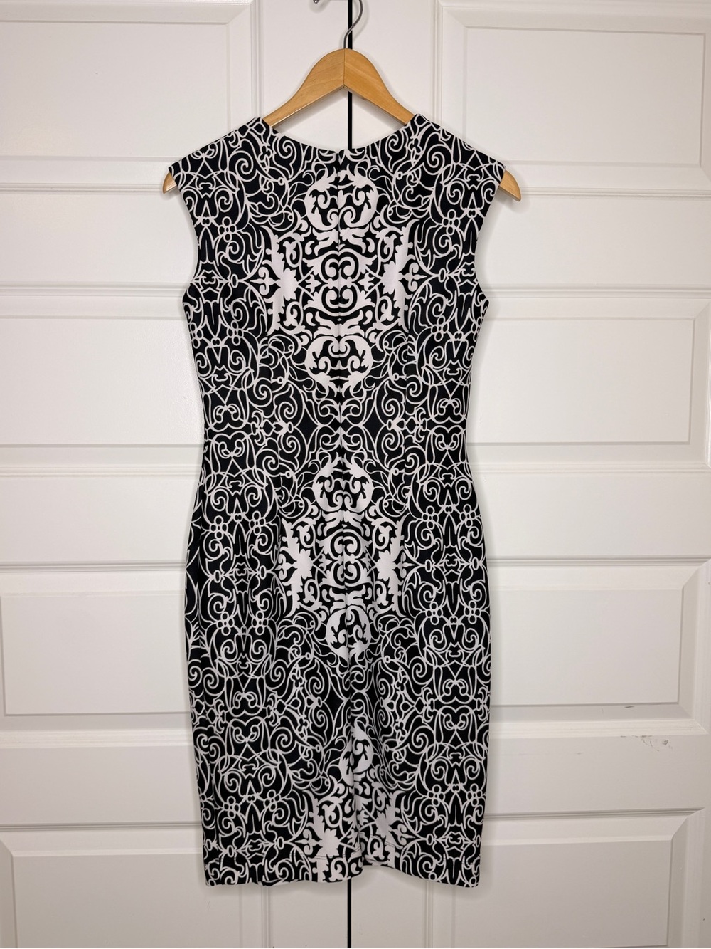 R&K Black and White Scroll-Pattern Midi Sheath Dress